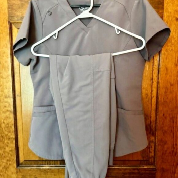 Various colored scrub sets, all size S and XS - Picture 1 of 6